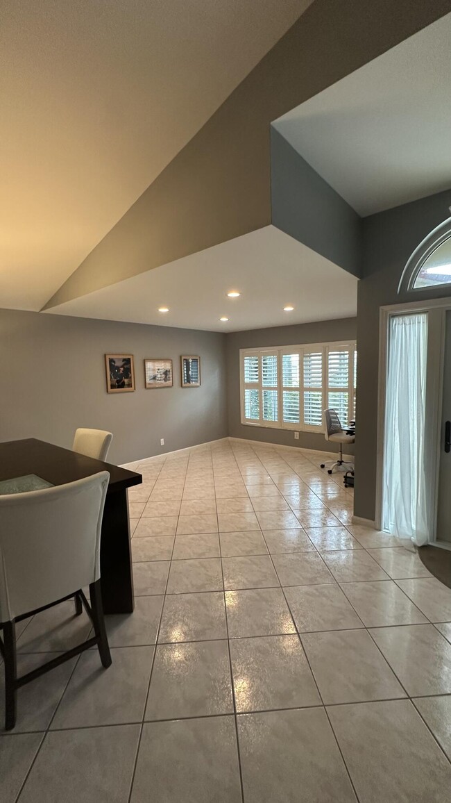 Building Photo - 8202 White Rock Cir