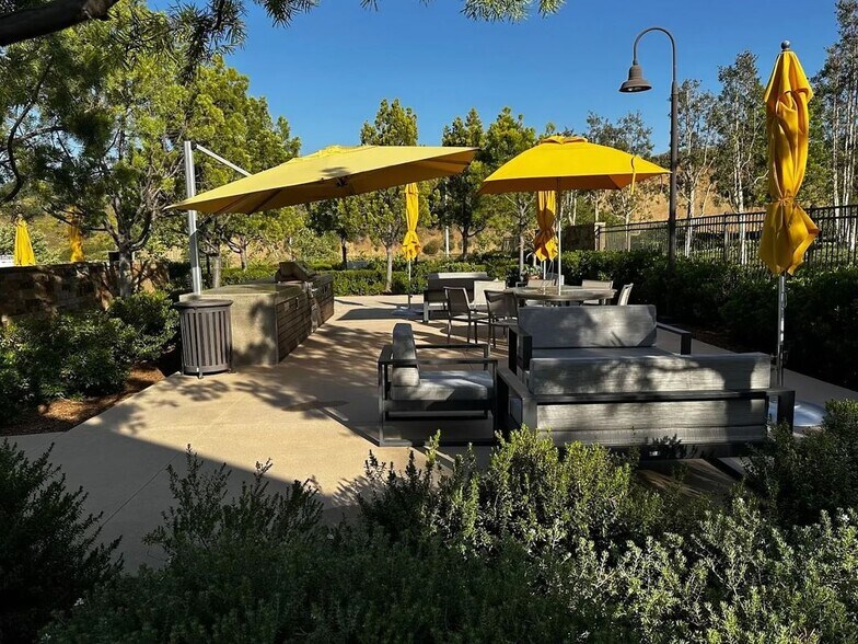 Building Photo - 2206 Yuzu St