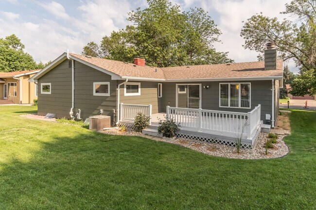 Building Photo - LARGE AND SPACIOUS, YET COZY AND QUAINT RANCH STYLE 4 BD, 3 BA HOUSE WITH DOUBLE ATTACHED GARAGE,...