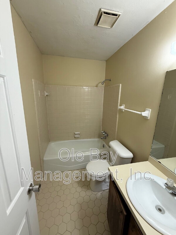 Building Photo - 929 Navco Rd