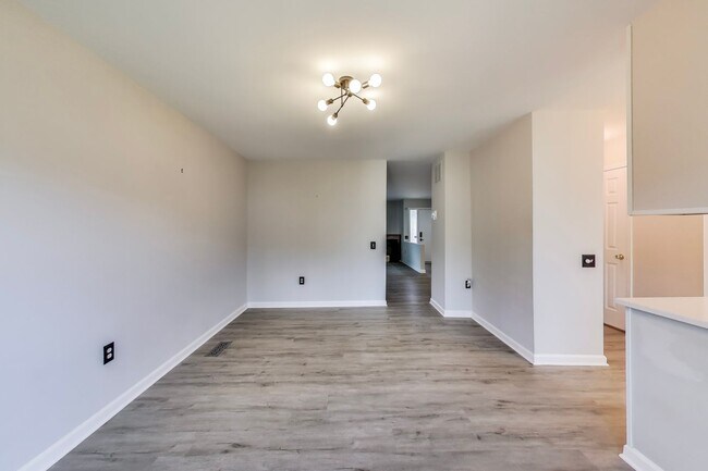 Building Photo - 3 bed + 2 Full + 2 half Bath - End Unit TH