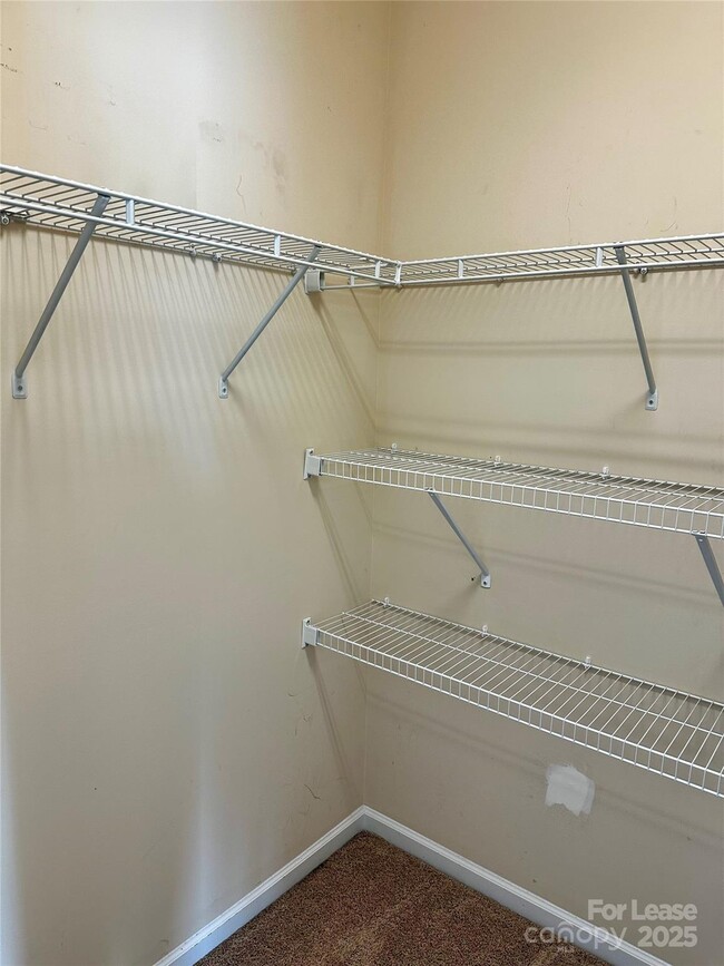 Building Photo - 15808 Sharon Dale Dr