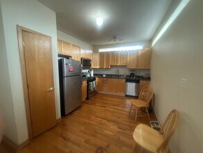 Building Photo - Top Floor Duplex Up, 3bd/2bth with Two Large Private Decks, Avail 8/1