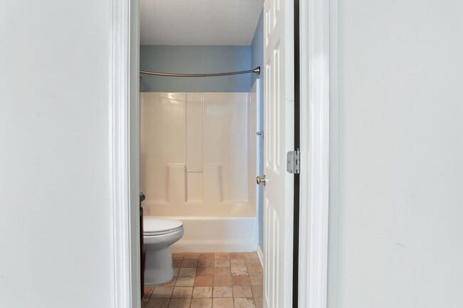 Building Photo - 2 Bedroom 2 Bathroom Gated Community