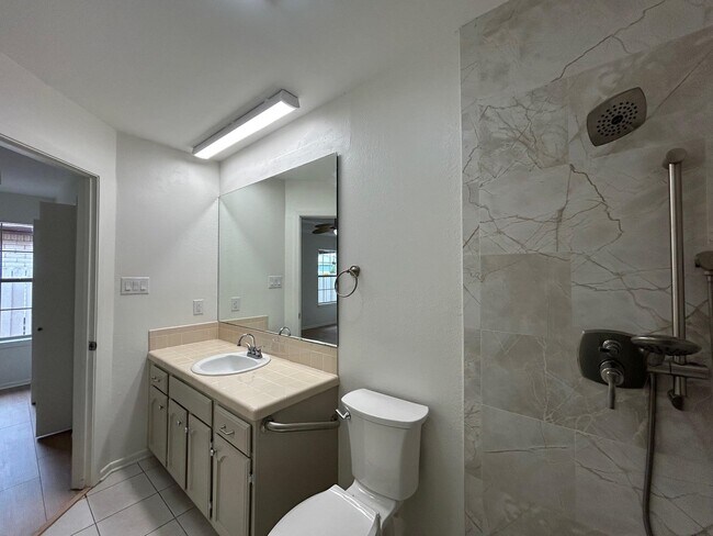 Building Photo - 126 Knoll Ave
