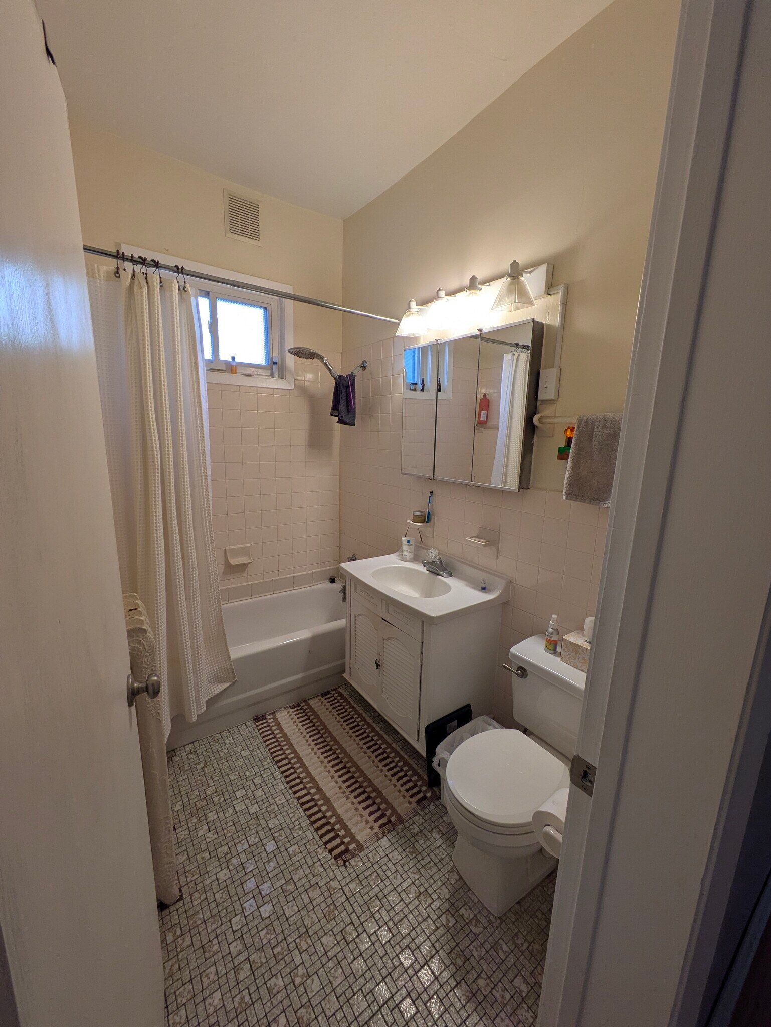 Building Photo - 2909 Knox Ave S