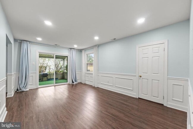 Building Photo - 1578 Yeakel Way