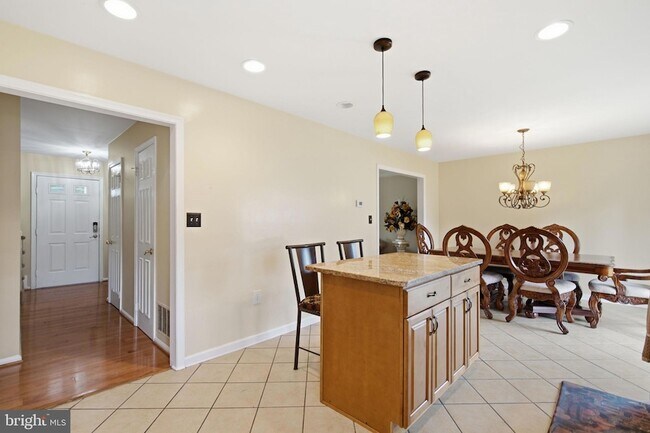 Building Photo - 10205 Balsamwood Dr