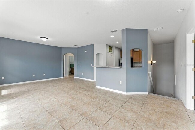 Building Photo - 6524 S Goldenrod Rd