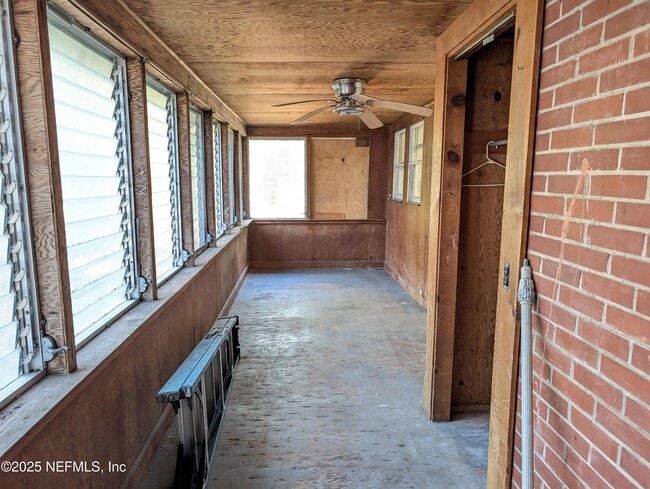 Building Photo - 220 2nd Way