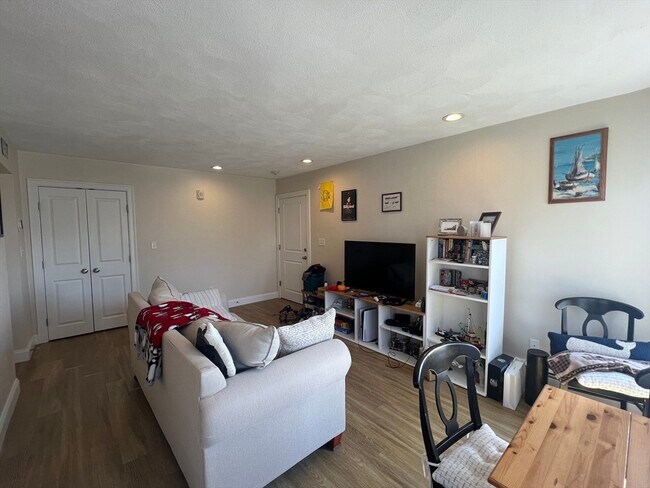 Building Photo - 56 Humphrey St