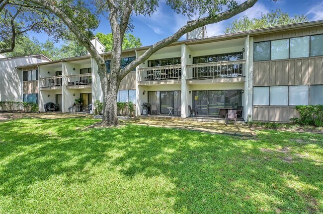 Building Photo - 12100 Melville Dr