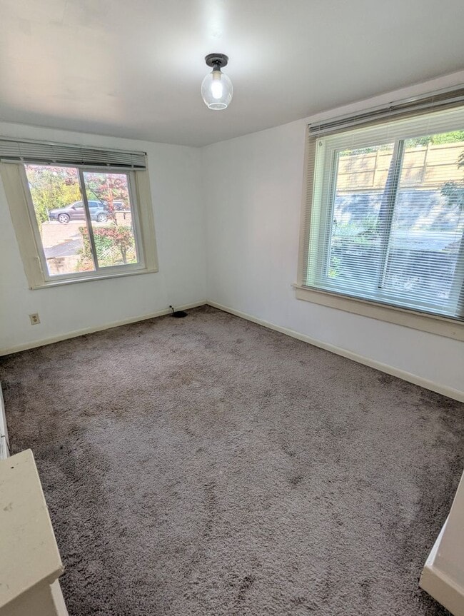 Building Photo - 2 Bedroom 1.5 Bathroom Single Family Home ...