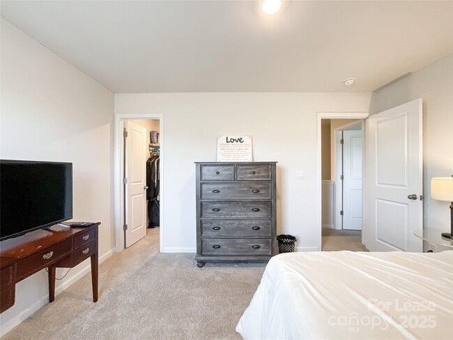 Building Photo - 9025 Remnick Dr