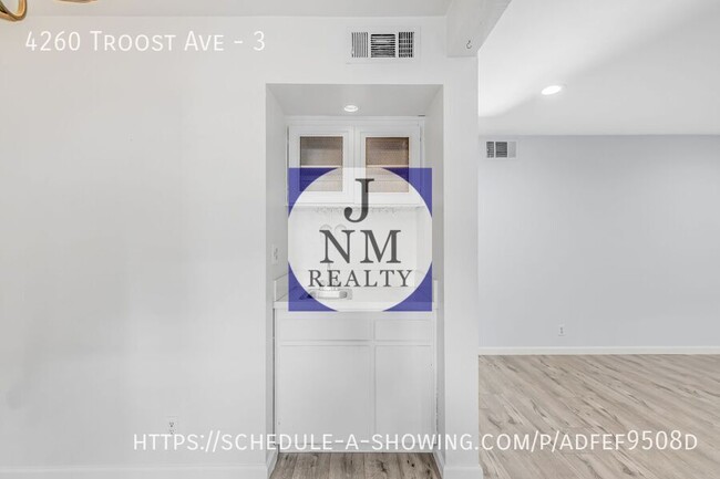 Building Photo - Beautiful 1 Bedroom + 1 Bath + Private Patio