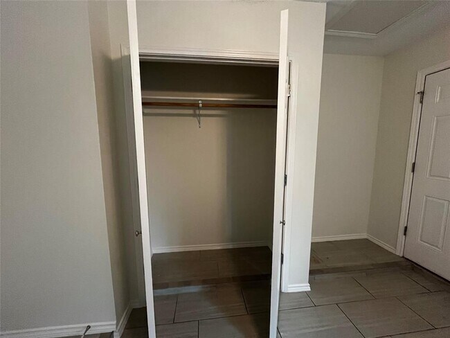 Building Photo - 5101 Meadow Creek Cove
