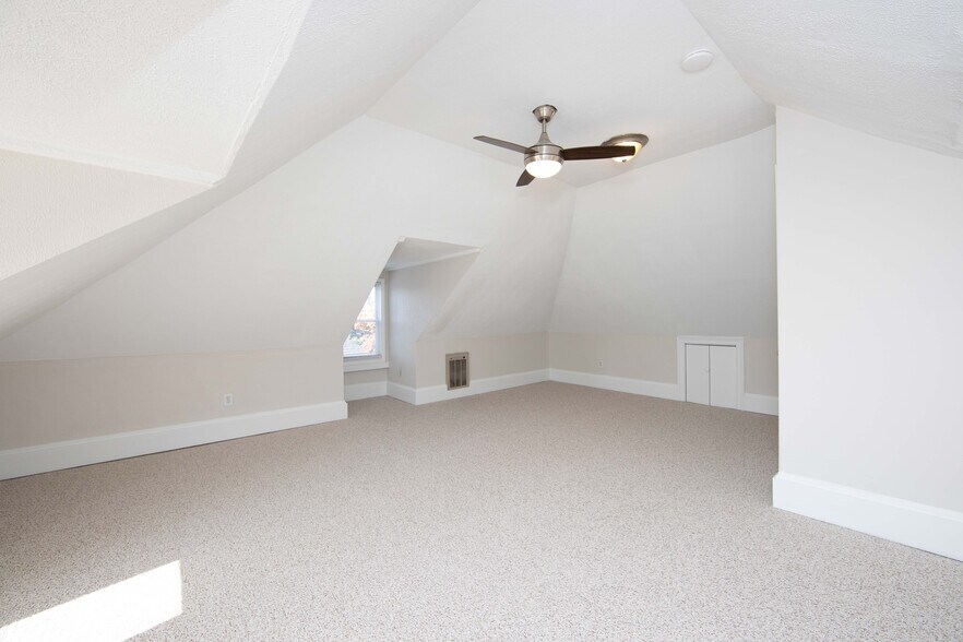 Bonus Room/Loft - 911 Eldridge Ave