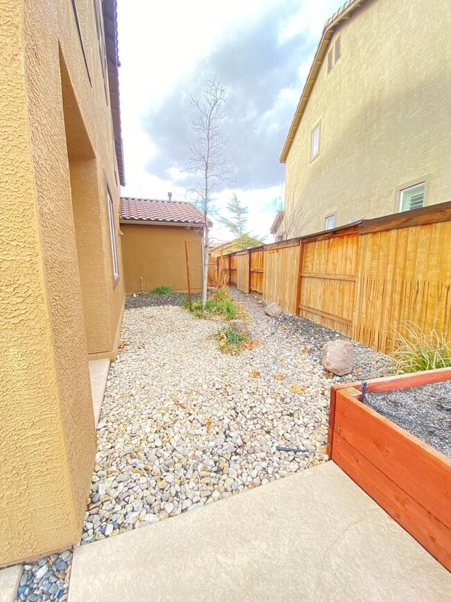 Building Photo - Home in Damonte Ranch Village