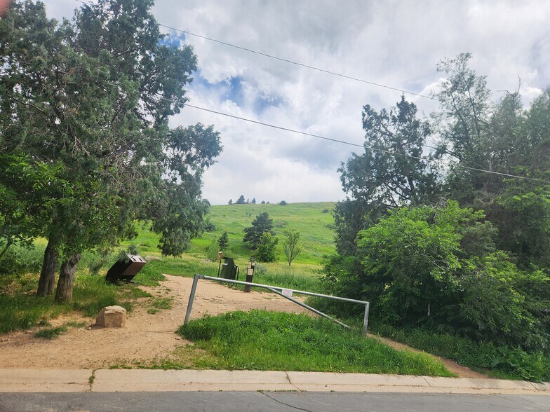 Chautauqua trailhead in neighborhood - 524 18th St