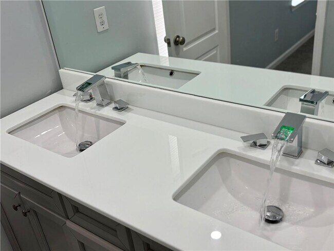 Building Photo - 6347 Ellenwood Dr