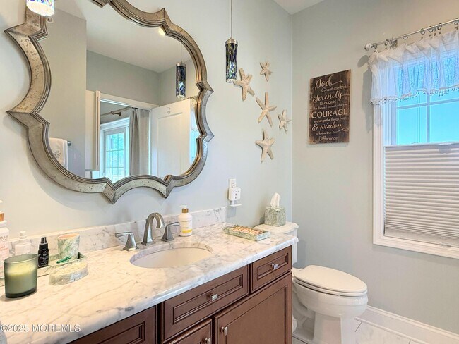 Building Photo - 2 Main St