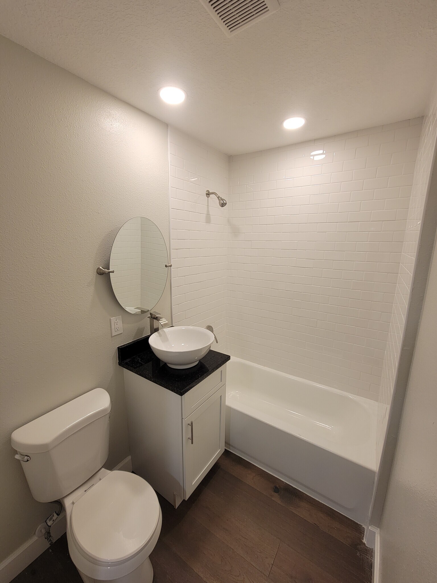 Building Photo - 611 Tanglewood St