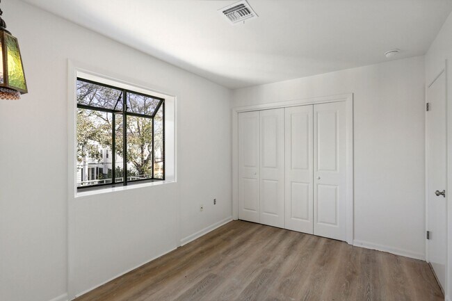 Building Photo - Newly Renovated 3BD/2BA Penthouse, 1/2 Block Off St Charles Ave. Private Roof Deck!