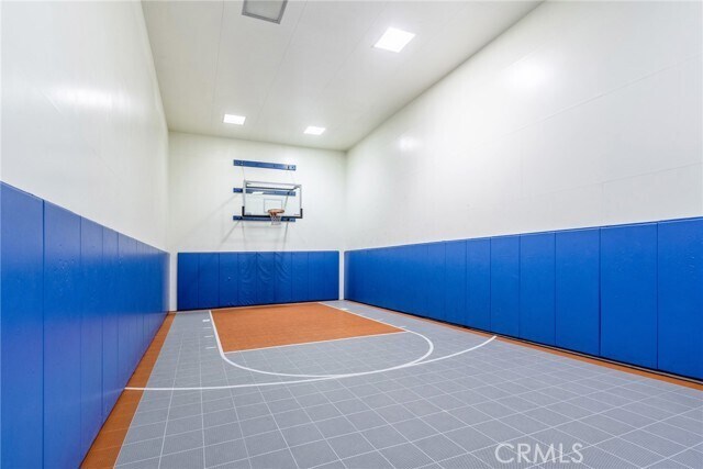 Building Photo - 5565 Canoga Ave