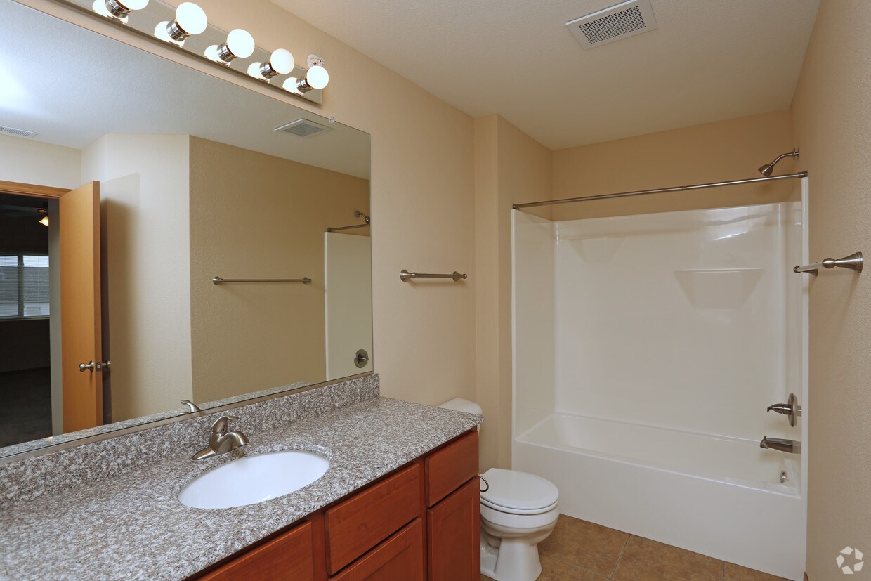 Wingover Luxury Apartments And Townhomes Bloomington Il Apartment Finder