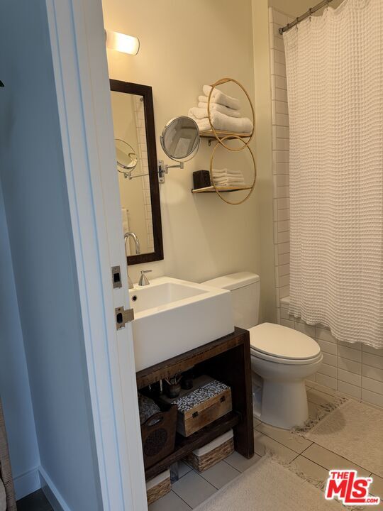 Building Photo - 940 E 2nd St