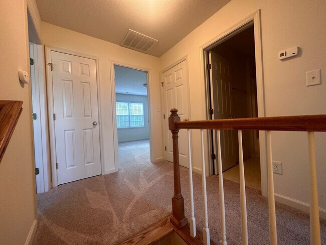 Building Photo - 105 E Coopers Ct