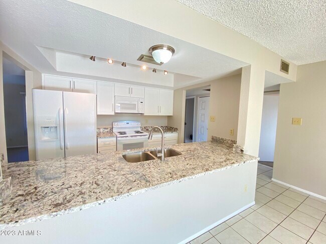 Building Photo - 3633 W Calavar Rd