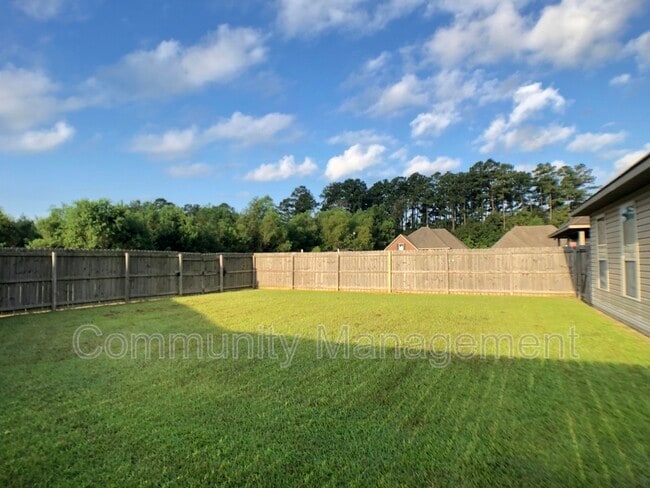 Building Photo - 13838 Ponderosa Dr