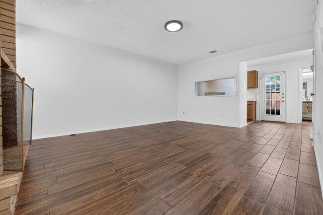 Building Photo - 8400 Jamestown Dr