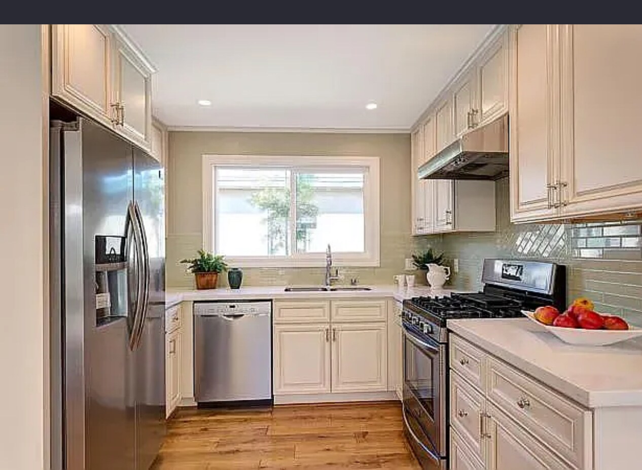 Building Photo - 3576 Franklin Ave