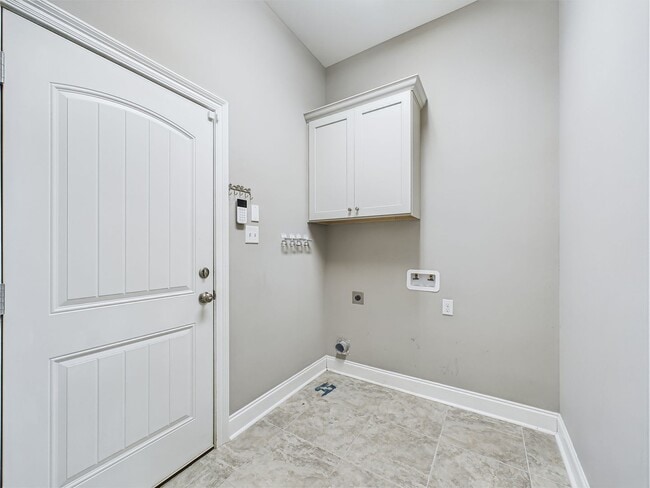 Building Photo - COMING SOON! Welcome to your charming rental home, where comfort and style come together seamlessly!