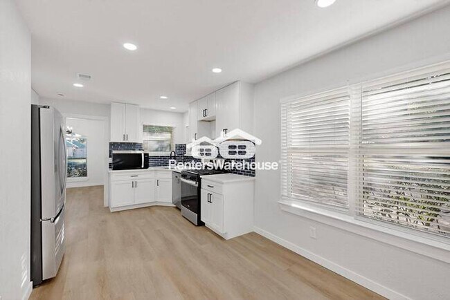 Building Photo - Completely Refreshed NRH Home Move IN Ready.