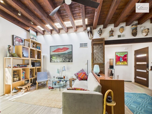 Building Photo - Beautifully Furnished and Equipped Propert...