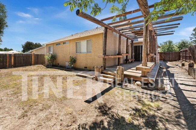 Building Photo - 3233 Oriole Way