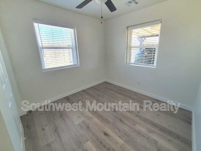 Building Photo - 7404 N 62nd Ave