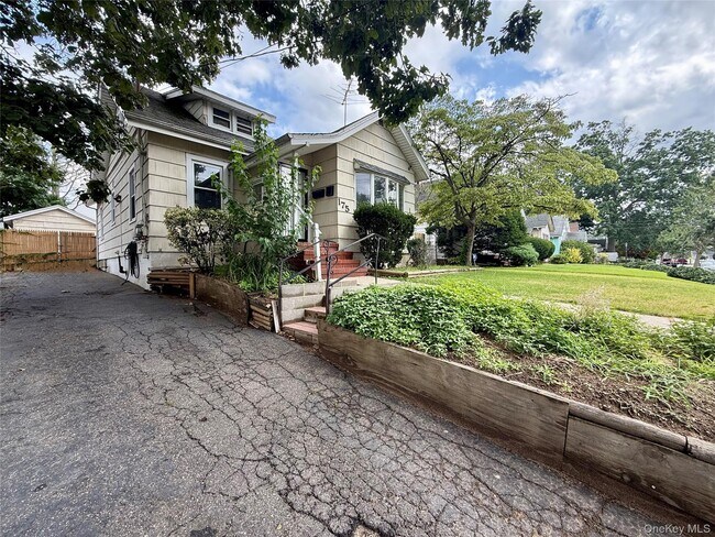 Building Photo - 175 S Brookside Ave