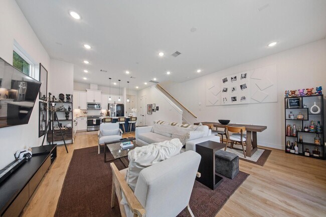 Building Photo - 4032 Porter St