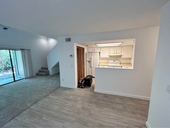 Building Photo - 7200 SW 8th Ave