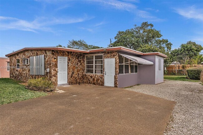 Building Photo - 1824 NW 25th Ave