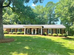 Building Photo - ~~ Spectacular Updated Ranch Home ~~