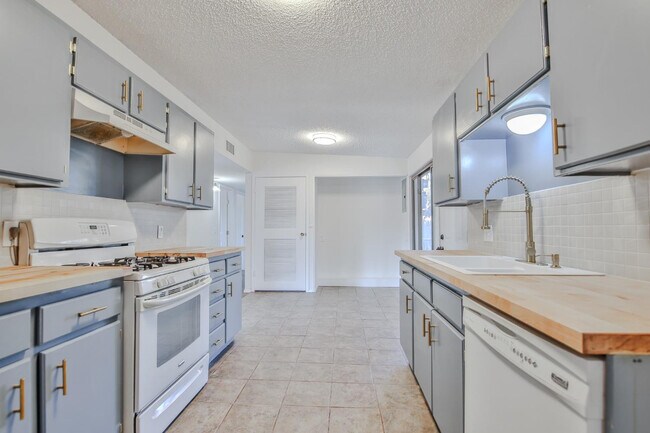 Building Photo - 2727 66th St