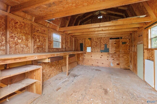 Building Photo - 2406 Yorkshire Dr SW