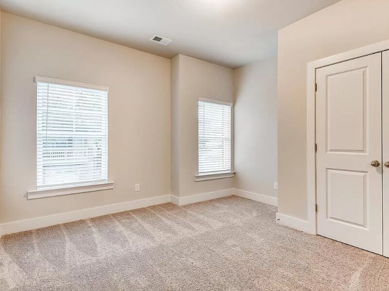 Building Photo - 1317 Heights Park Dr