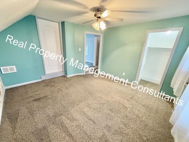 Building Photo - Updated  3 Br/ 2 Ba home in Kessler Park Area