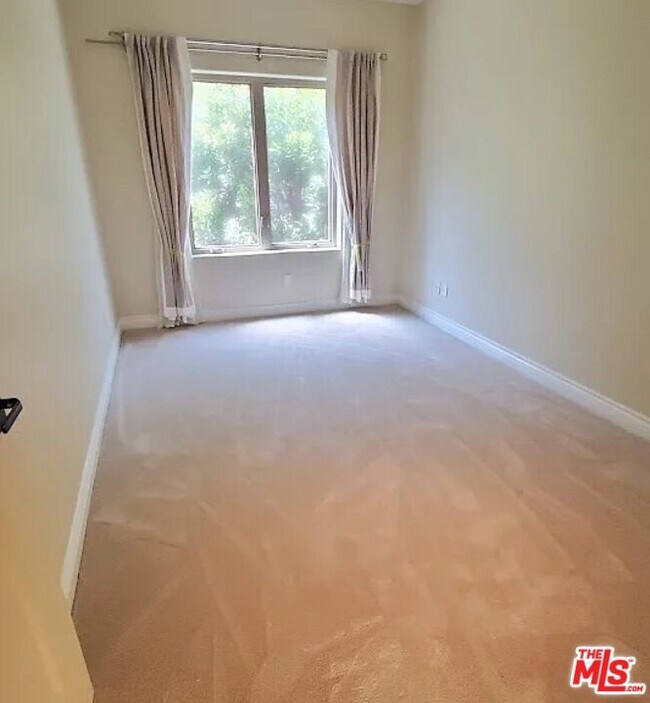 Building Photo - 1135 S Shenandoah St